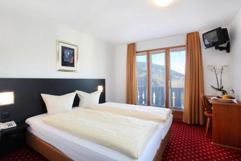 Hotel Central Obersaxen Bilik gambar